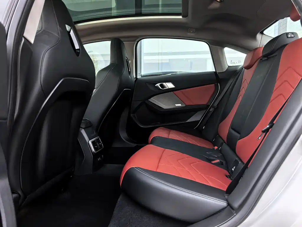BMW 2 Series 2025 — фото 13