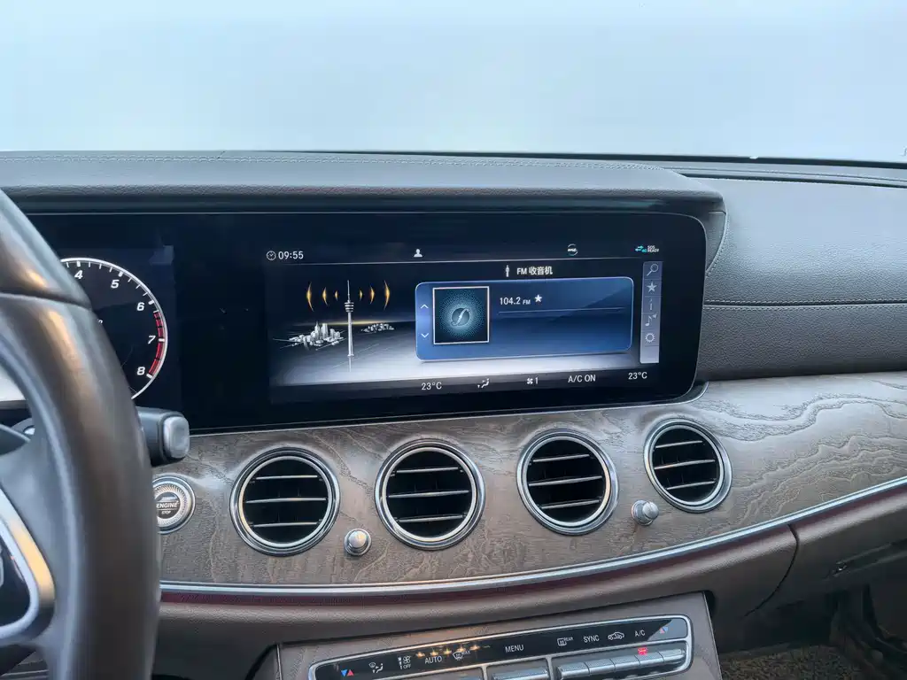 Mercedes-Benz E-Class 2019 — фото 16