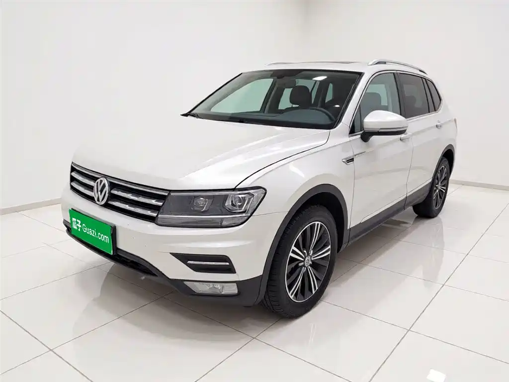 Volkswagen Tiguan L 2020 — фото 1