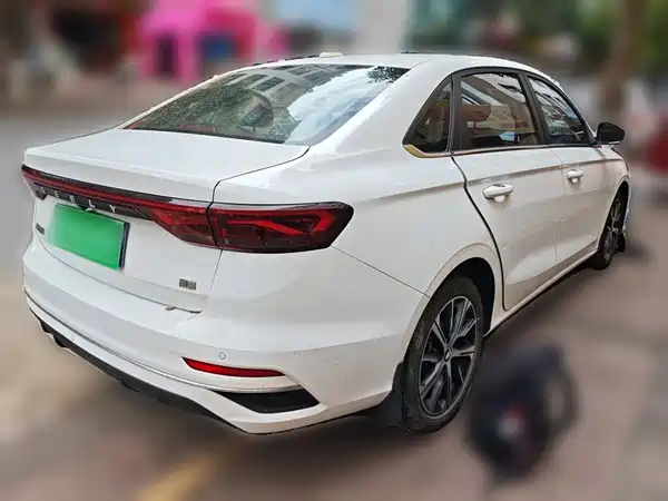 Geely Emgrand 2022