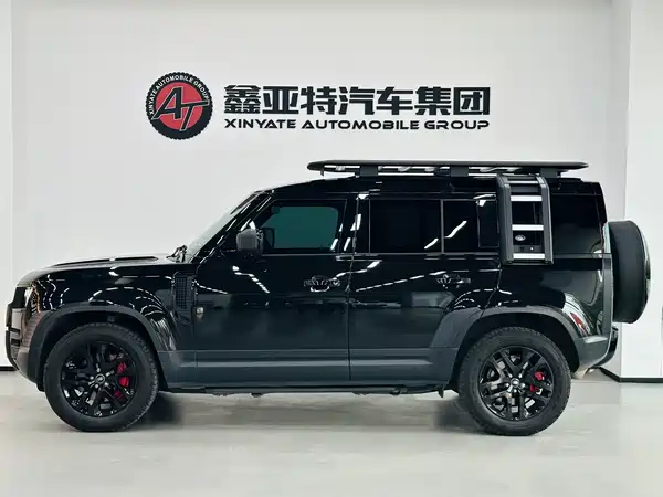 Land Rover Defender 2024