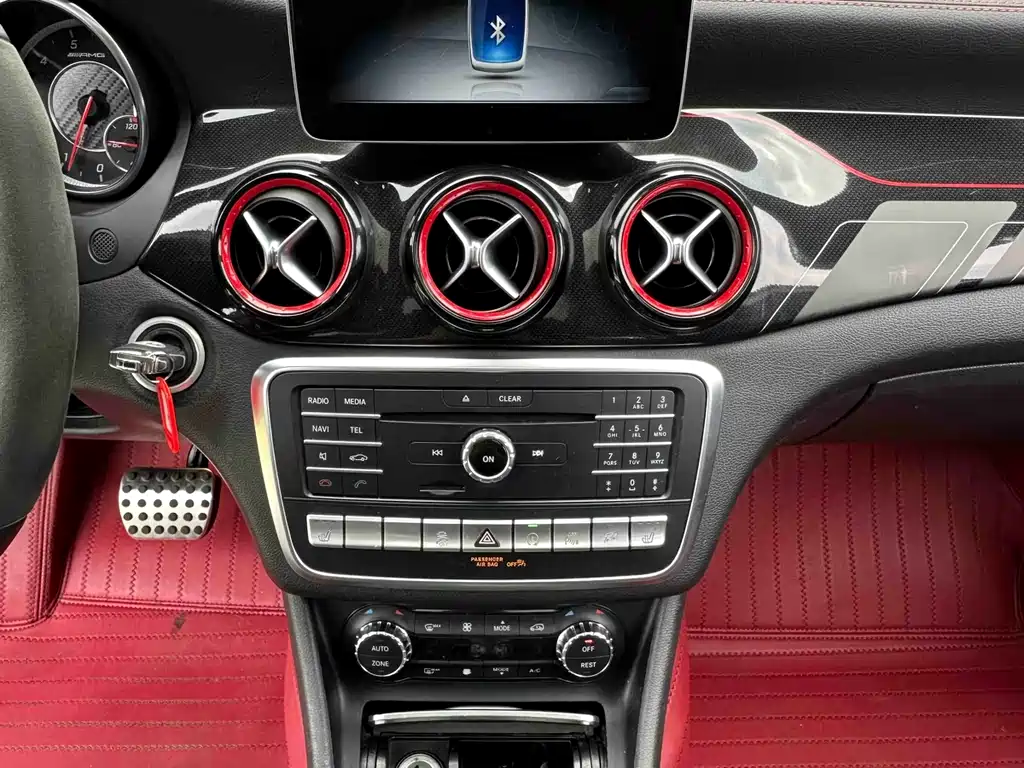 Mercedes-Benz GLA AMG 2018 — фото 14