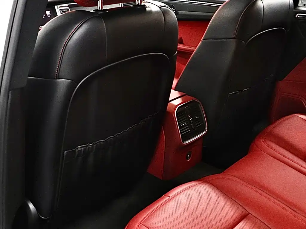 Porsche Macan 2018 — фото 13