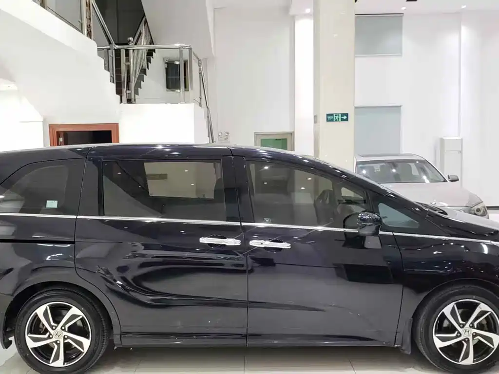 Honda Odyssey 2016 — фото 15