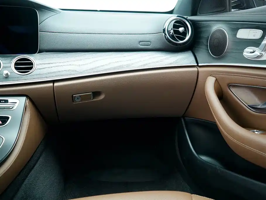 Mercedes-Benz E-Class 2021 — фото 19