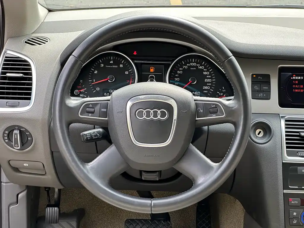 Audi Q7 2011 — фото 11