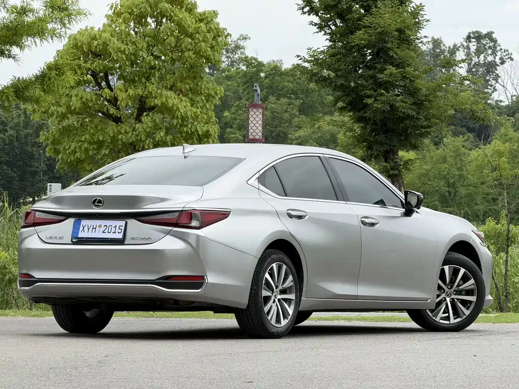 Lexus ES 2021 — фото 18