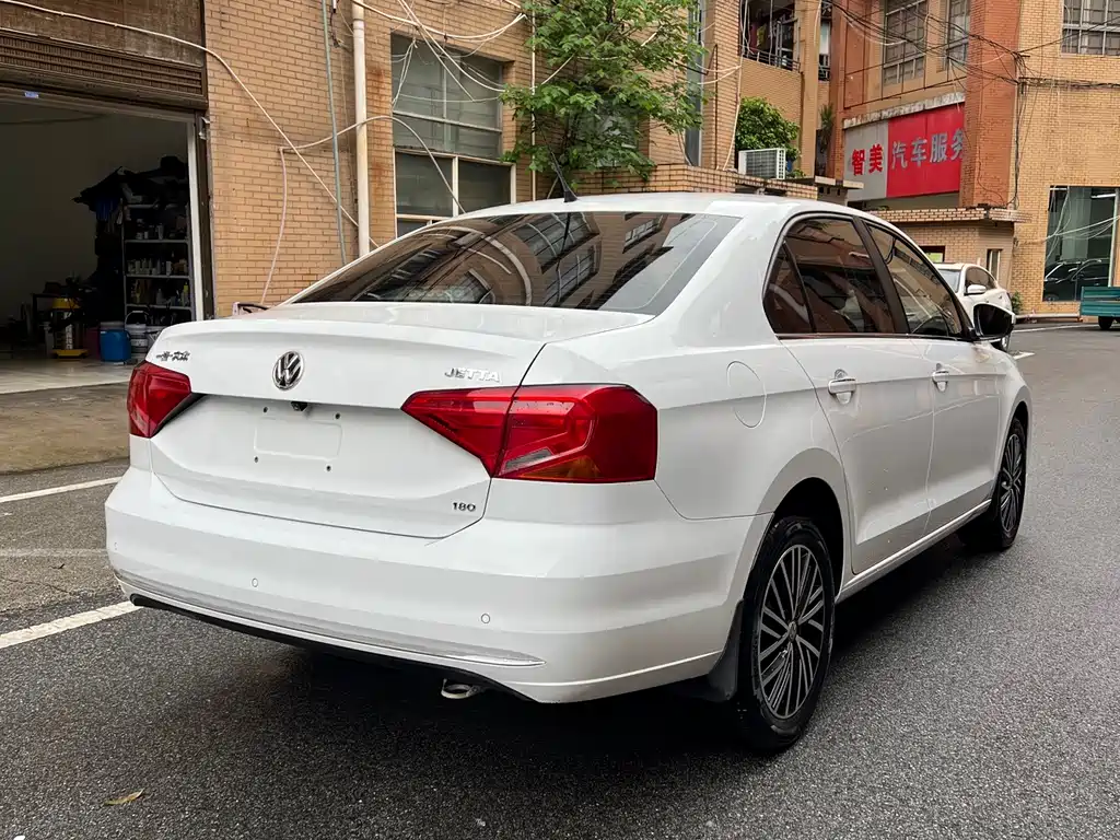 Volkswagen Jetta 2019 — фото 4