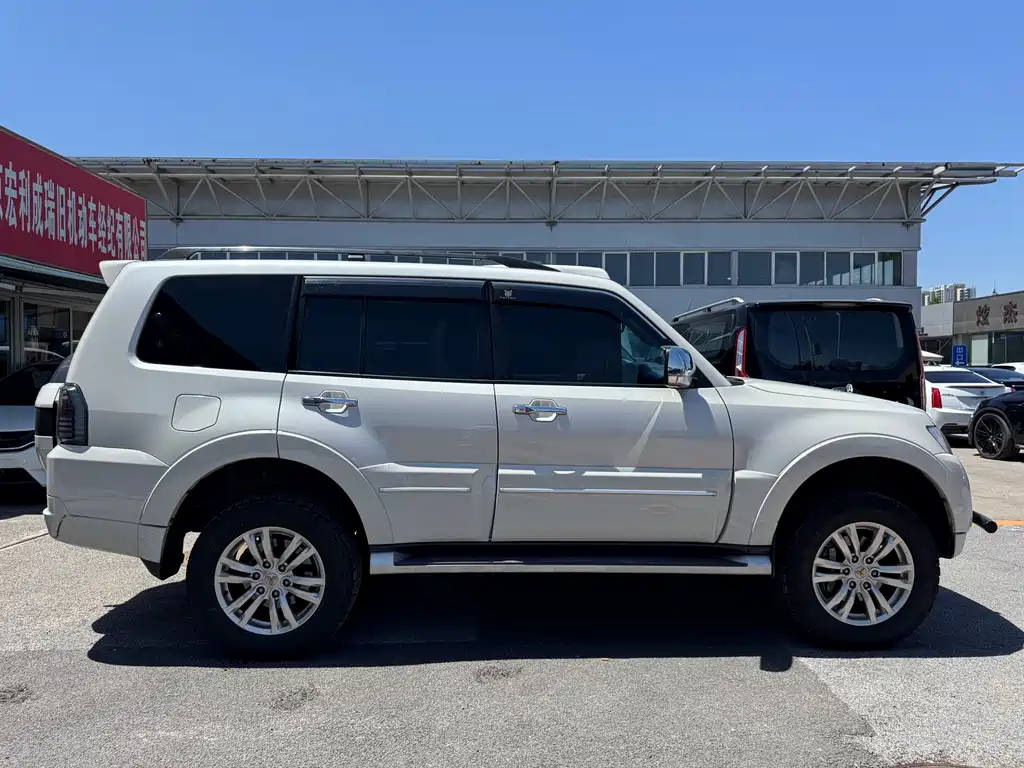 Mitsubishi Pajero 2019 — фото 8