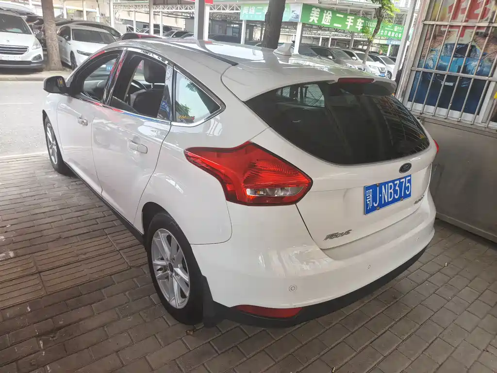 Ford Focus 2018 — фото 10