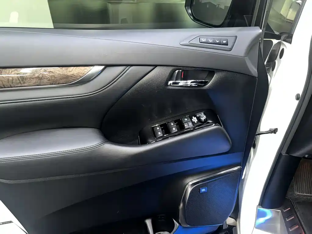 Toyota Alphard 2020 — фото 14