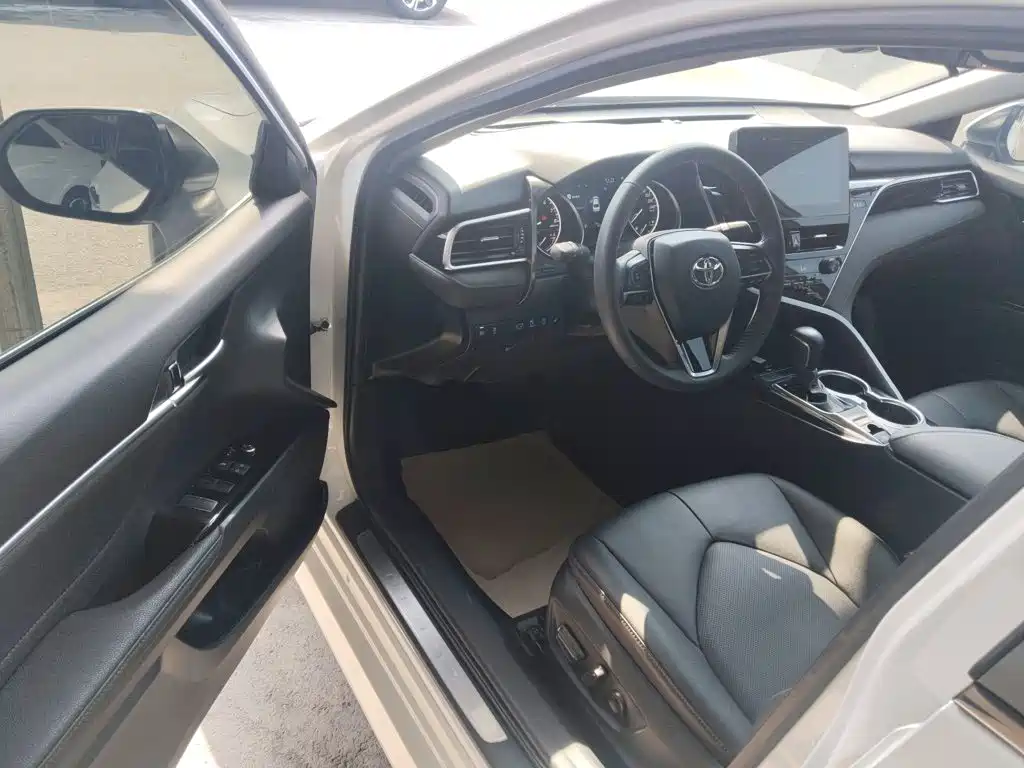 Toyota Camry 2022 — фото 12