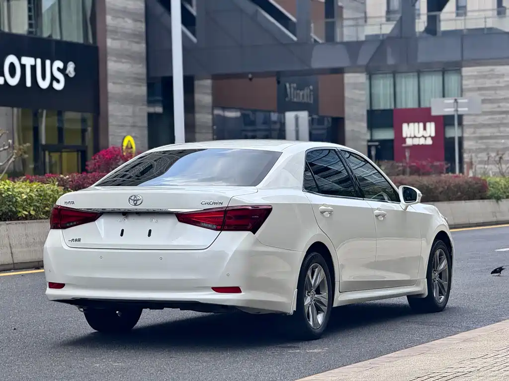 Toyota Crown 2016 — фото 6