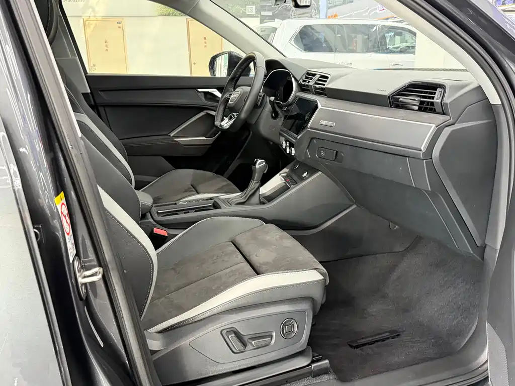 Audi Q3 2023 — фото 11