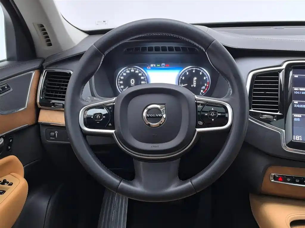 Volvo XC90 2017 — фото 11