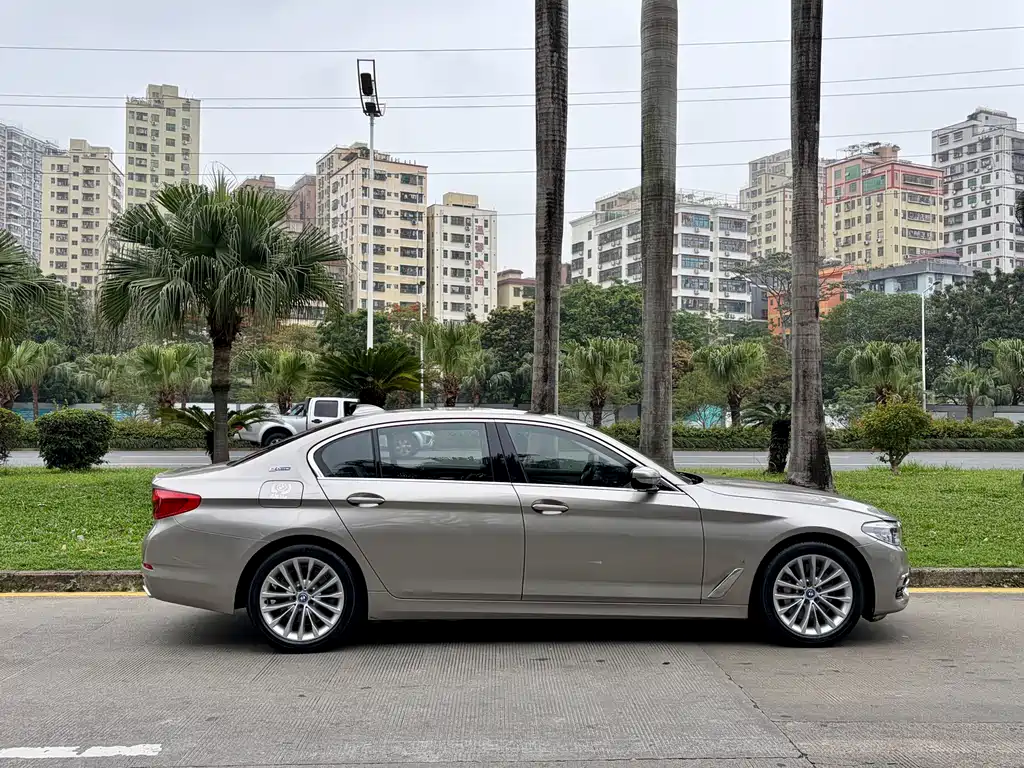 BMW 5 Series New Energy 2019 — фото 7