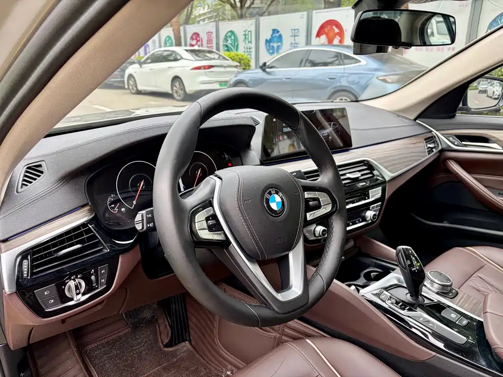 BMW 5 Series New Energy 2019 — фото 16