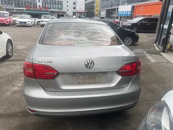 Volkswagen Sagitar 2012