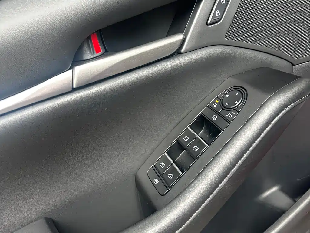 Mazda 3 Axela 2019 — фото 13