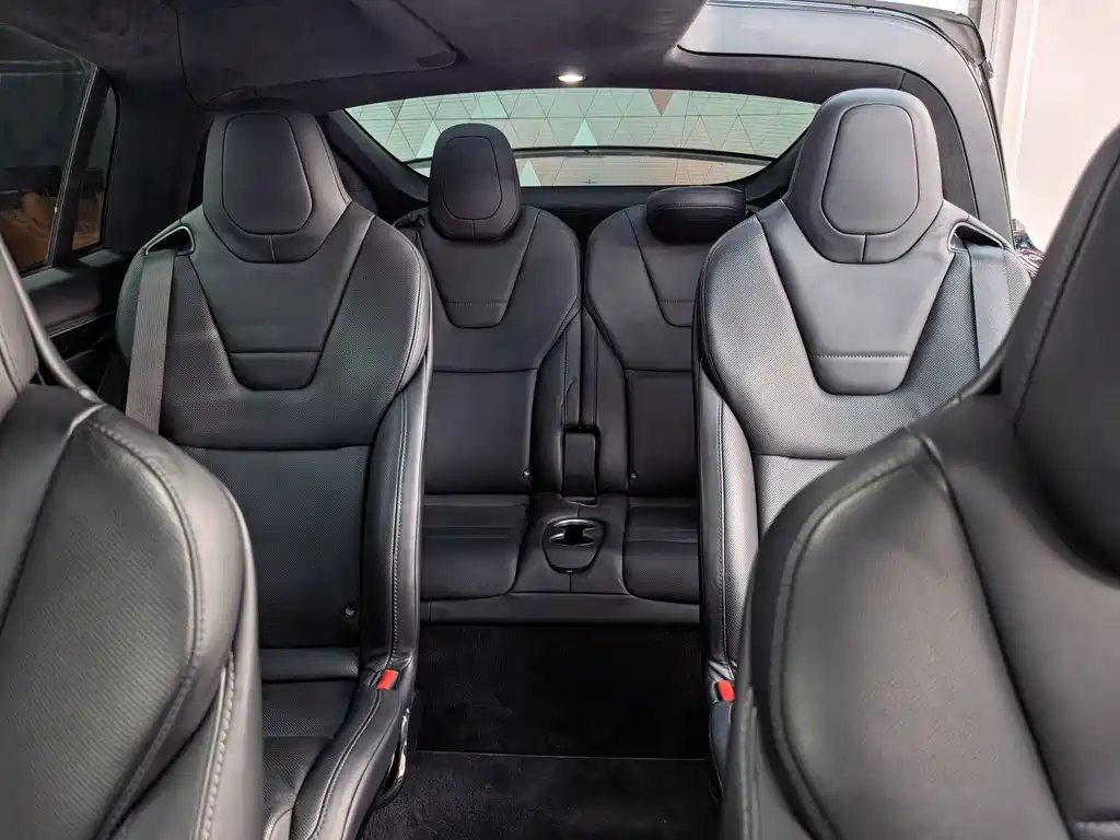 Tesla Model X 2017 — фото 10