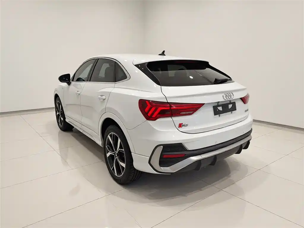 Audi Q3 Sportback 2021 — фото 23