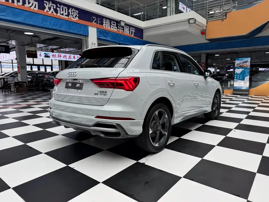 Audi Q3 2021 — фото 19