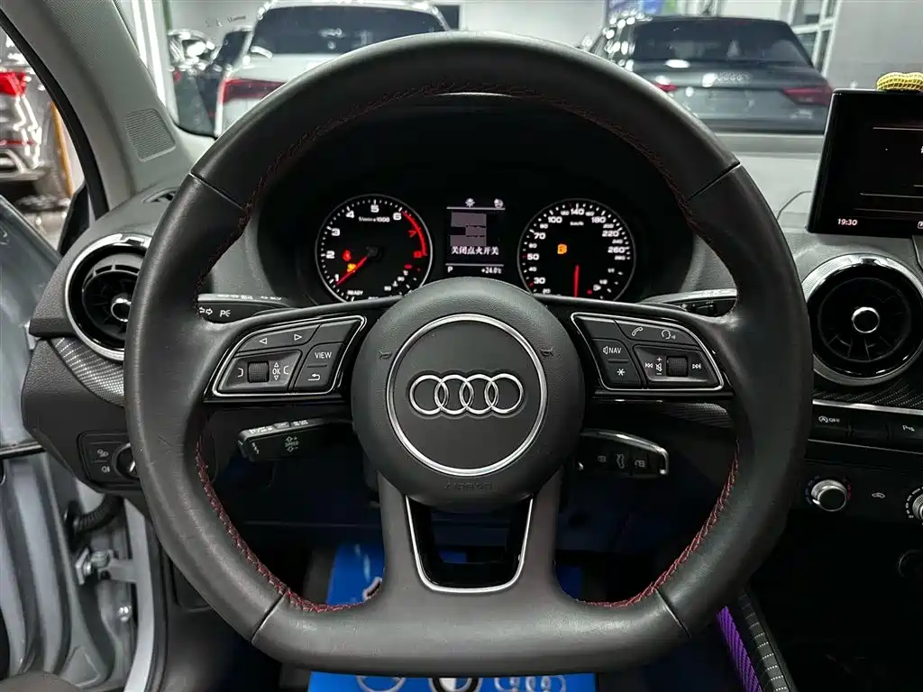 Audi Q2L 2023 — фото 13
