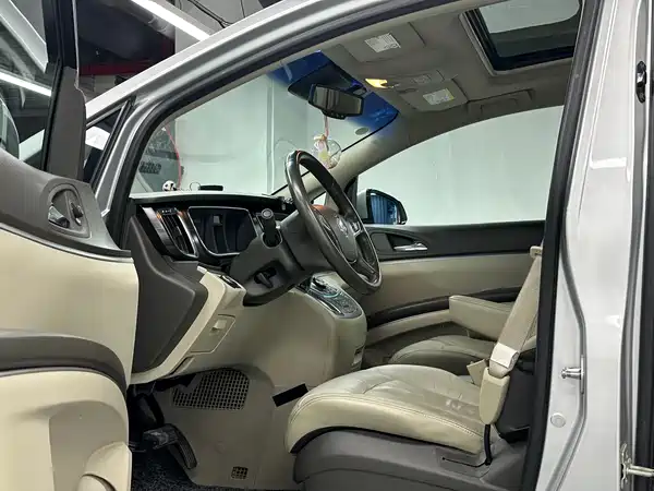 Buick GL8 2011