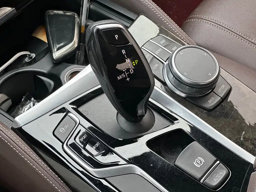 BMW 5 Series 2019 — фото 16
