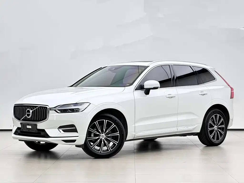 Volvo XC60 2024 — фото 1