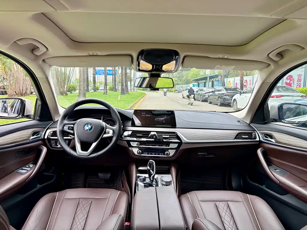 BMW 5 Series New Energy 2019 — фото 13