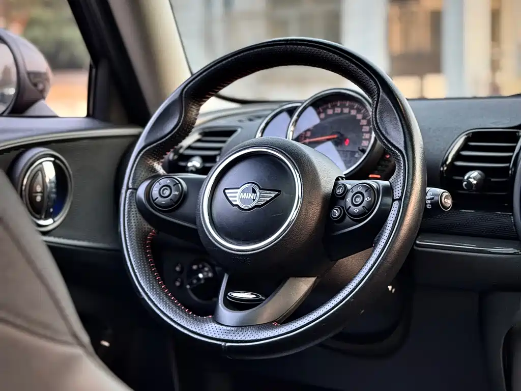 MINI Clubman 2017 — фото 13
