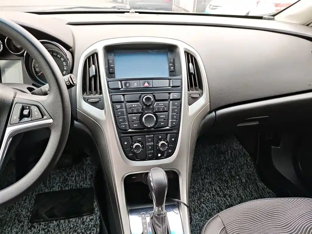 Buick Excelle 2014 — фото 13