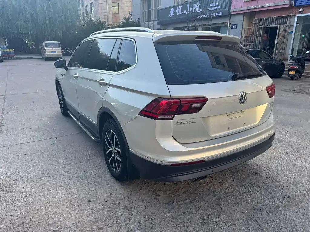 Volkswagen Tiguan L 2017 — фото 6