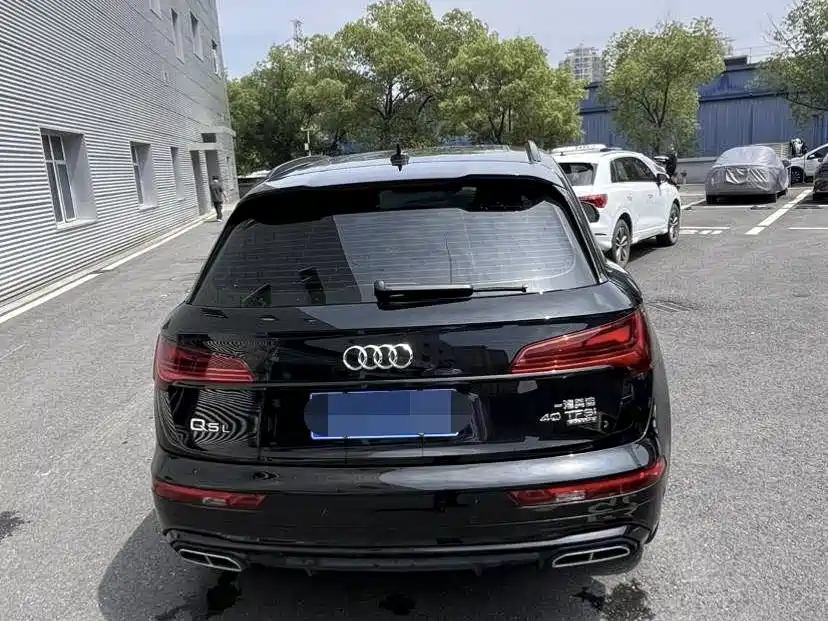 Audi Q5L 2023 — фото 7