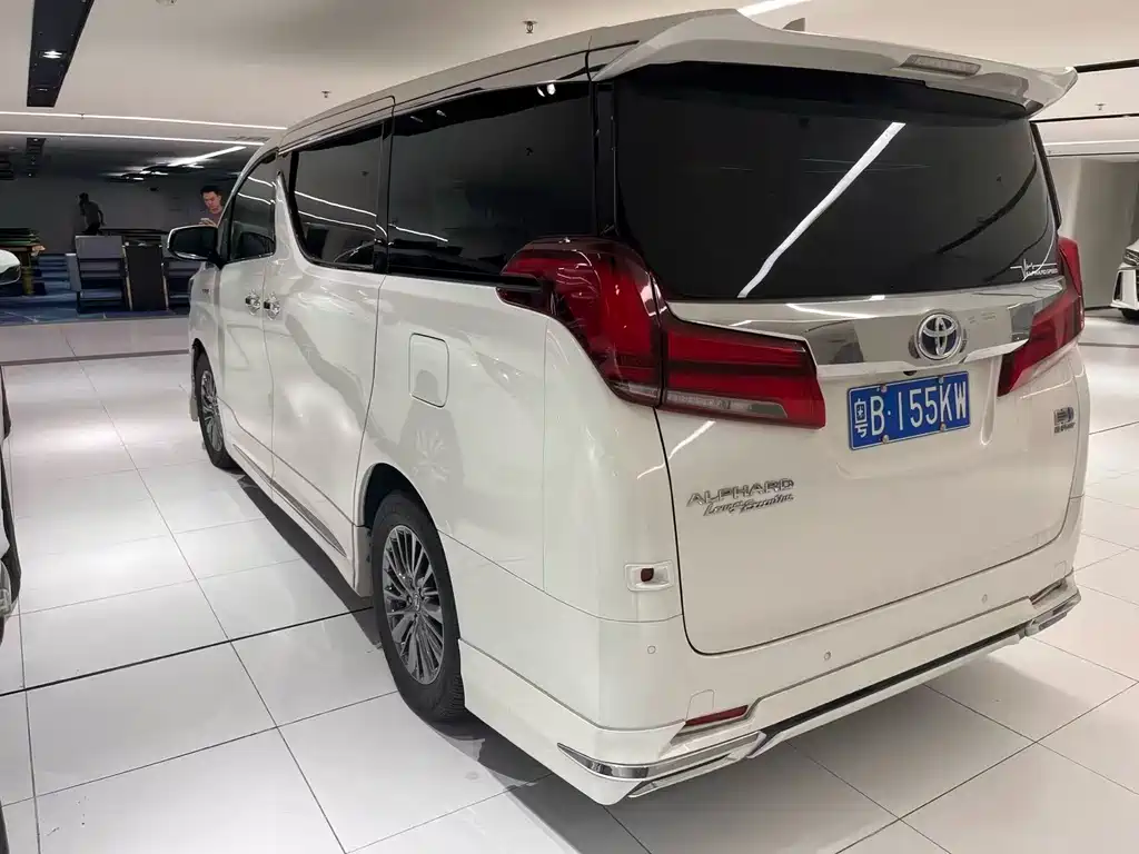 Toyota Alphard 2023 — фото 4