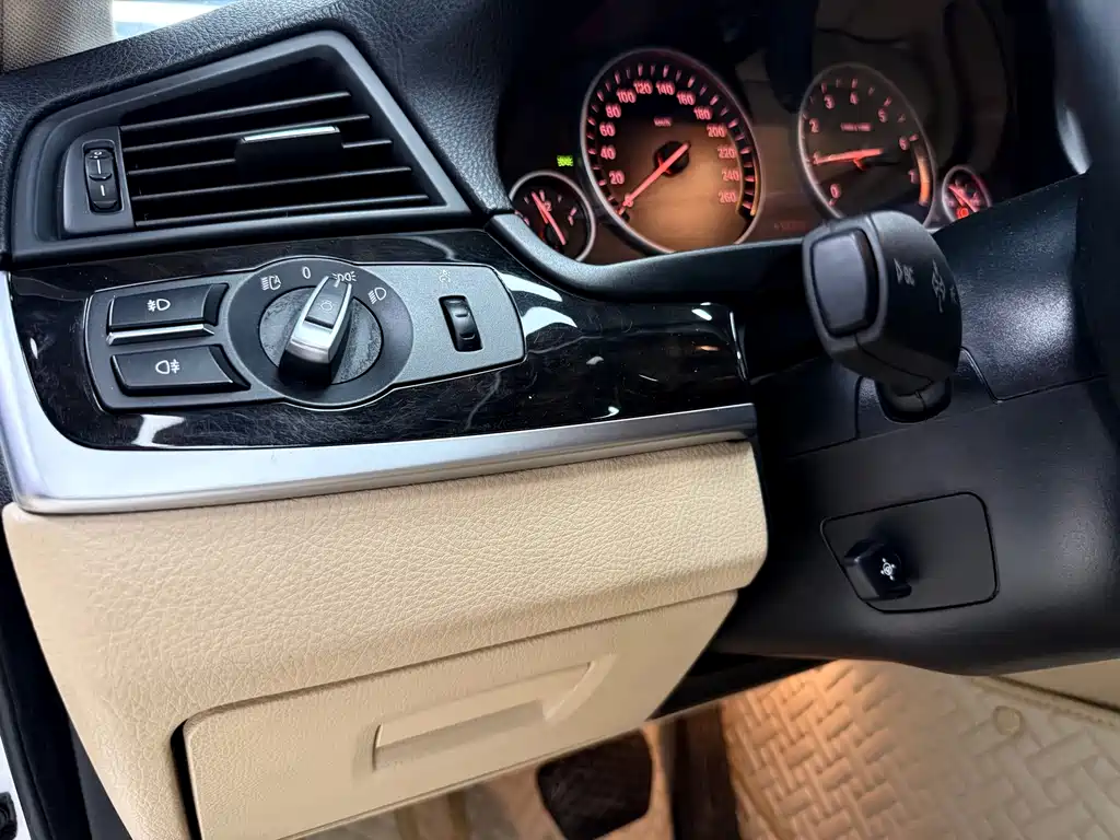 BMW 5 Series 2013 — фото 27