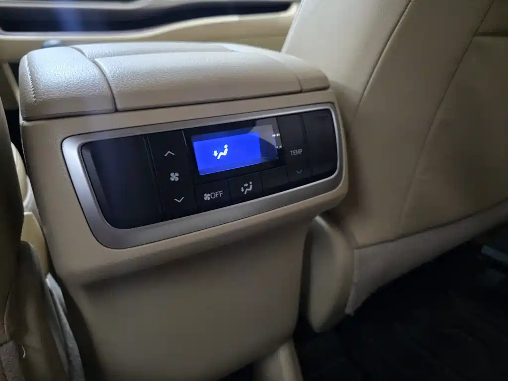 Toyota Highlander 2015 — фото 10