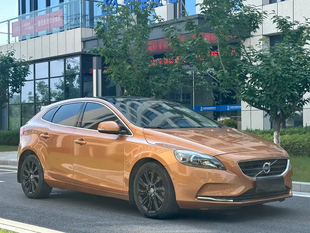 Volvo V40 2014 — фото 3
