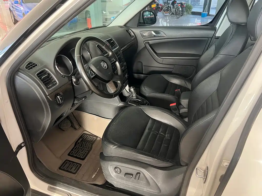 Skoda Yeti 2015 — фото 10