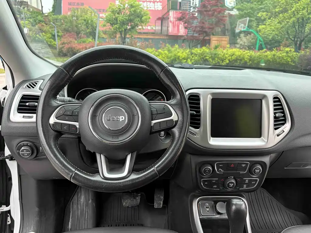 Jeep Compass 2017 — фото 12