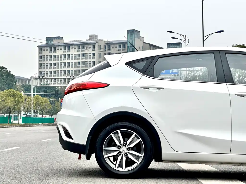 Changan Eado XT 2015 — фото 11