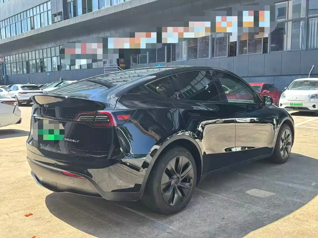 Tesla Model Y 2023 — фото 9