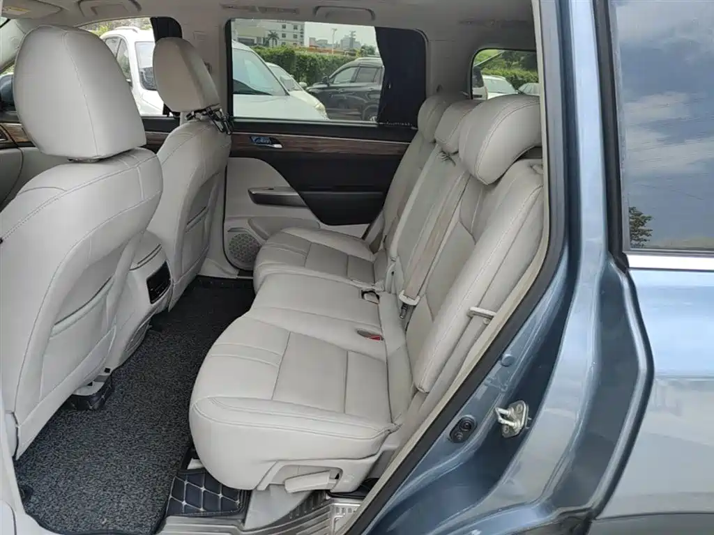 GAC Motor Trumpchi GS8 2016 — фото 17