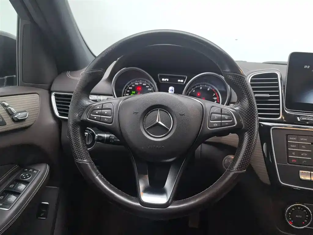 Mercedes-Benz GLE 2019 — фото 14