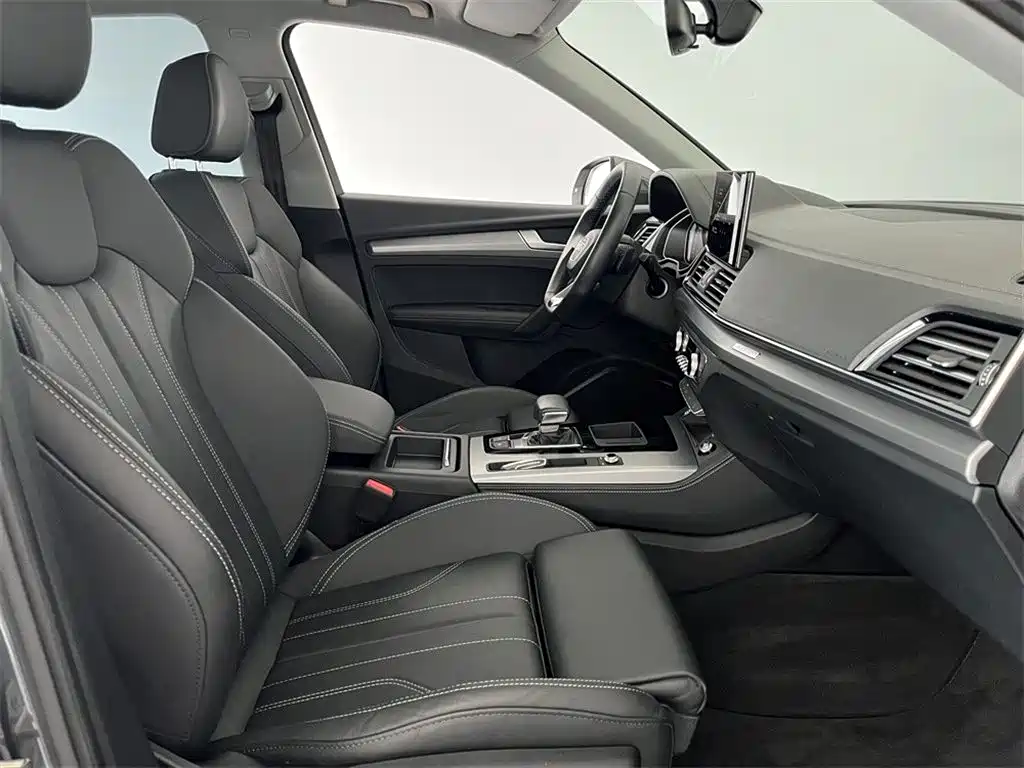 Audi Q5L 2024 — фото 11