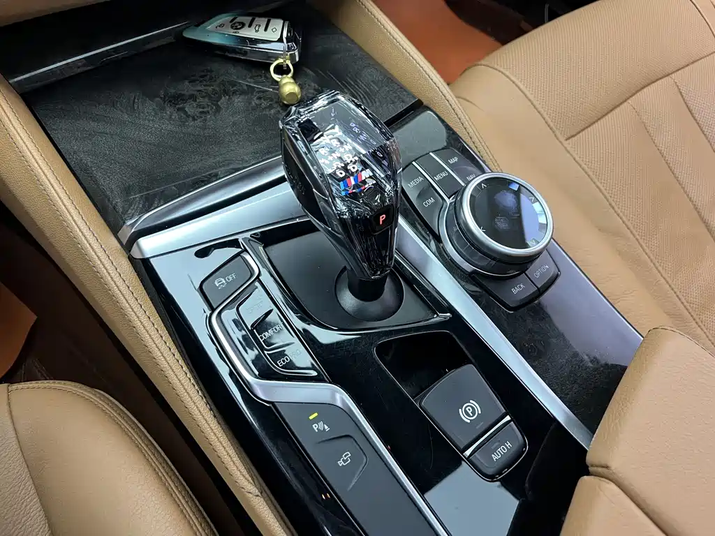 BMW 5 Series 2017 — фото 10