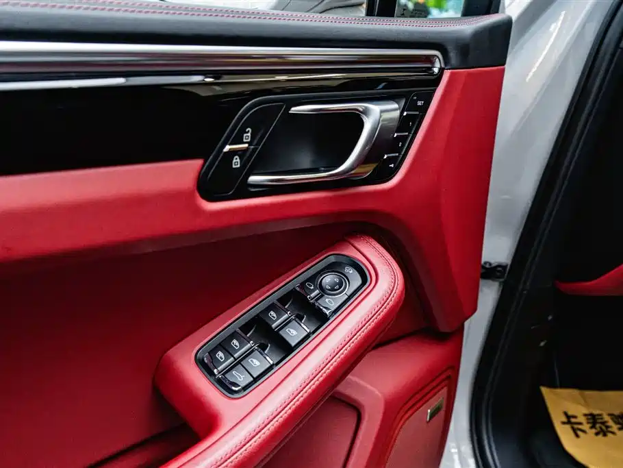 Porsche Macan 2023 — фото 19