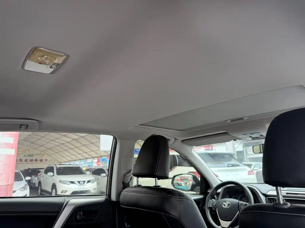 Toyota RAV4 2018 — фото 17