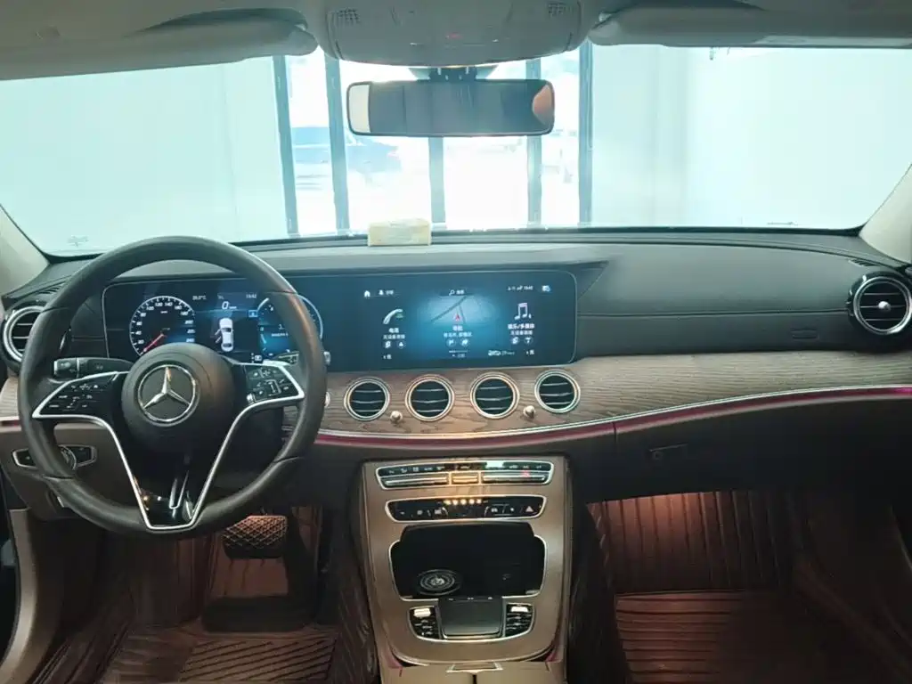 Mercedes-Benz E-Class 2022 — фото 10